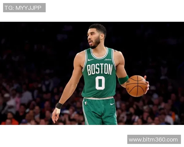 塔图姆赛场细微小动作引发广泛热议 球迷与专家纷纷解读背后意义